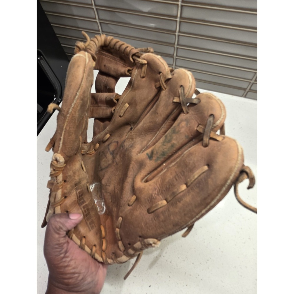 Regent Model R-500 Baseball Softball Glove 11" Right Hand Throw